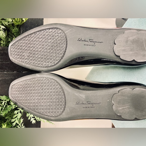 SALVATORE FERRAGAMO  Patent Leather Broni Ballet Flats Sz 8. Made in Italy - Picture 8 of 12